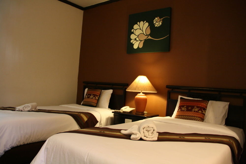 Thapaeplacehotel Chiang Mai Buitenkant foto