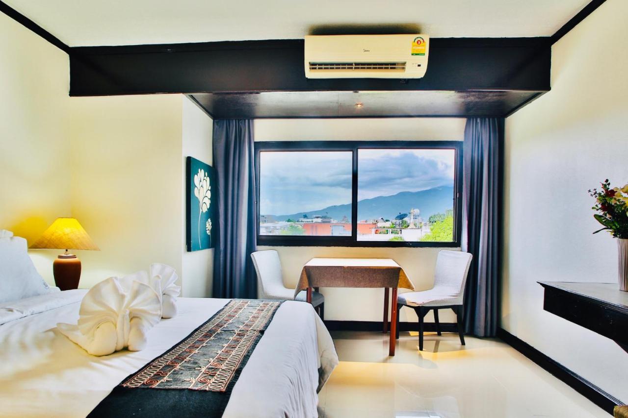 Thapaeplacehotel Chiang Mai Buitenkant foto