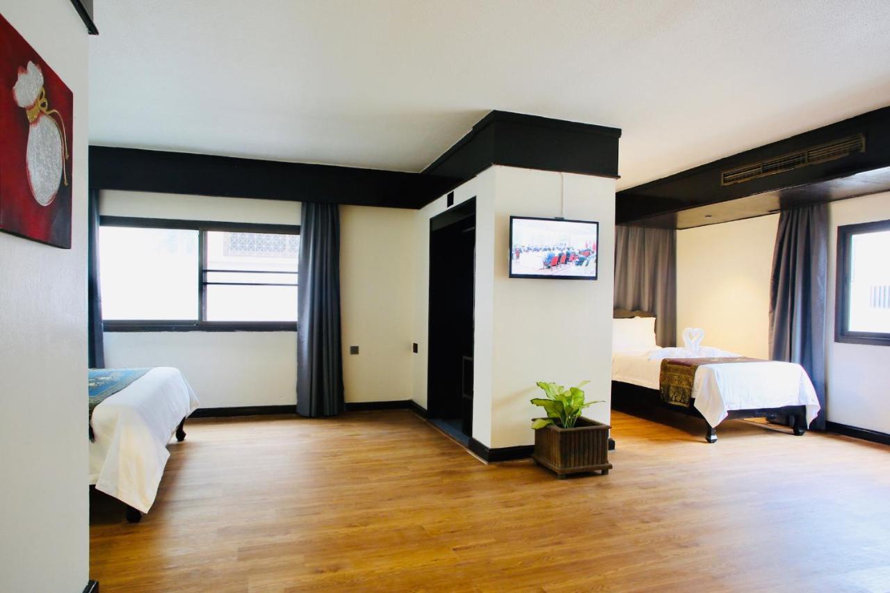 Thapaeplacehotel Chiang Mai Buitenkant foto