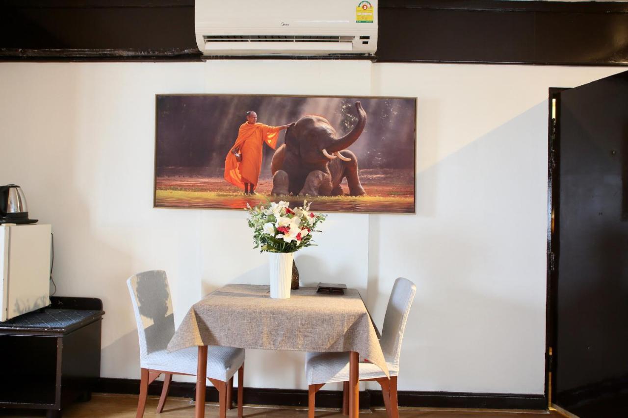 Thapaeplacehotel Chiang Mai Buitenkant foto
