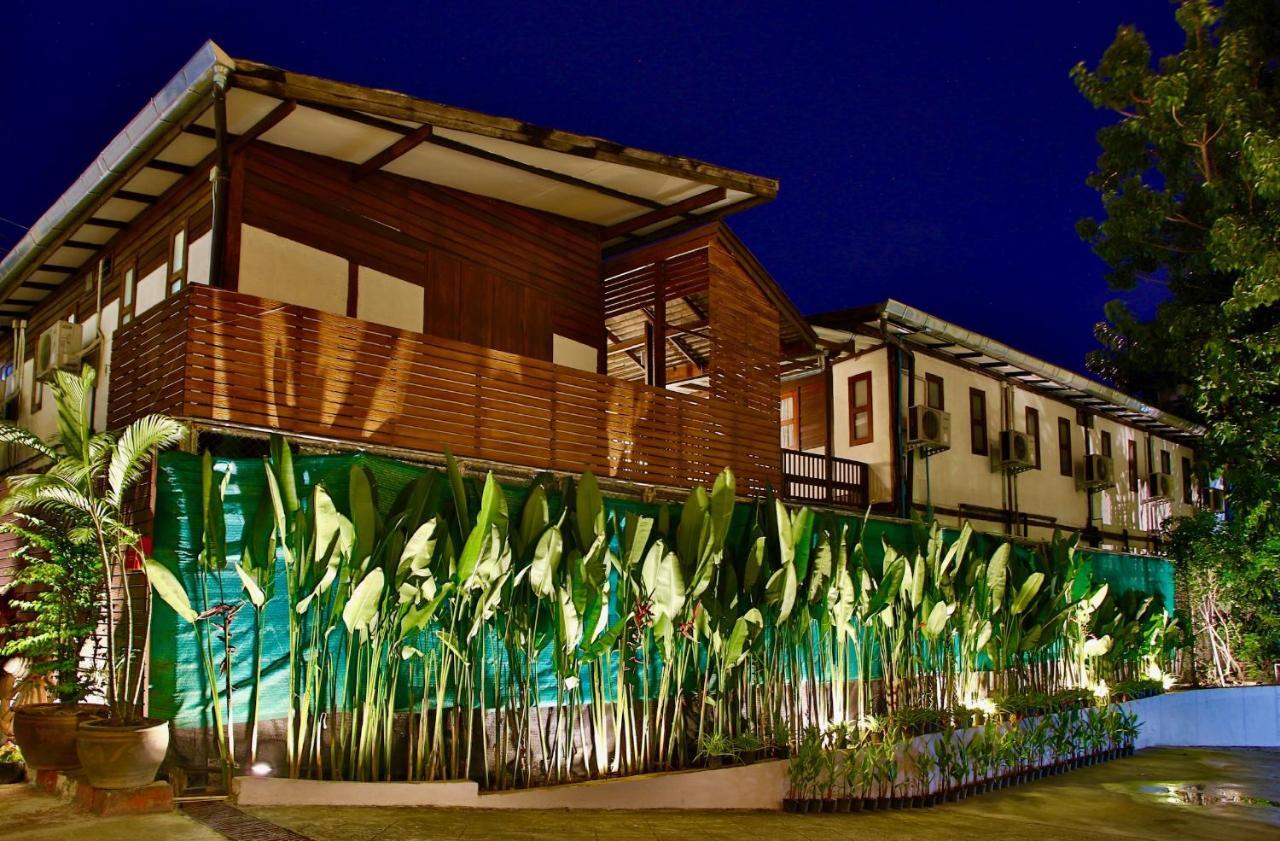 Thapaeplacehotel Chiang Mai Buitenkant foto