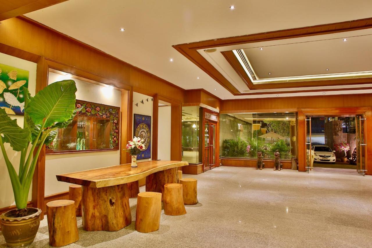Thapaeplacehotel Chiang Mai Buitenkant foto