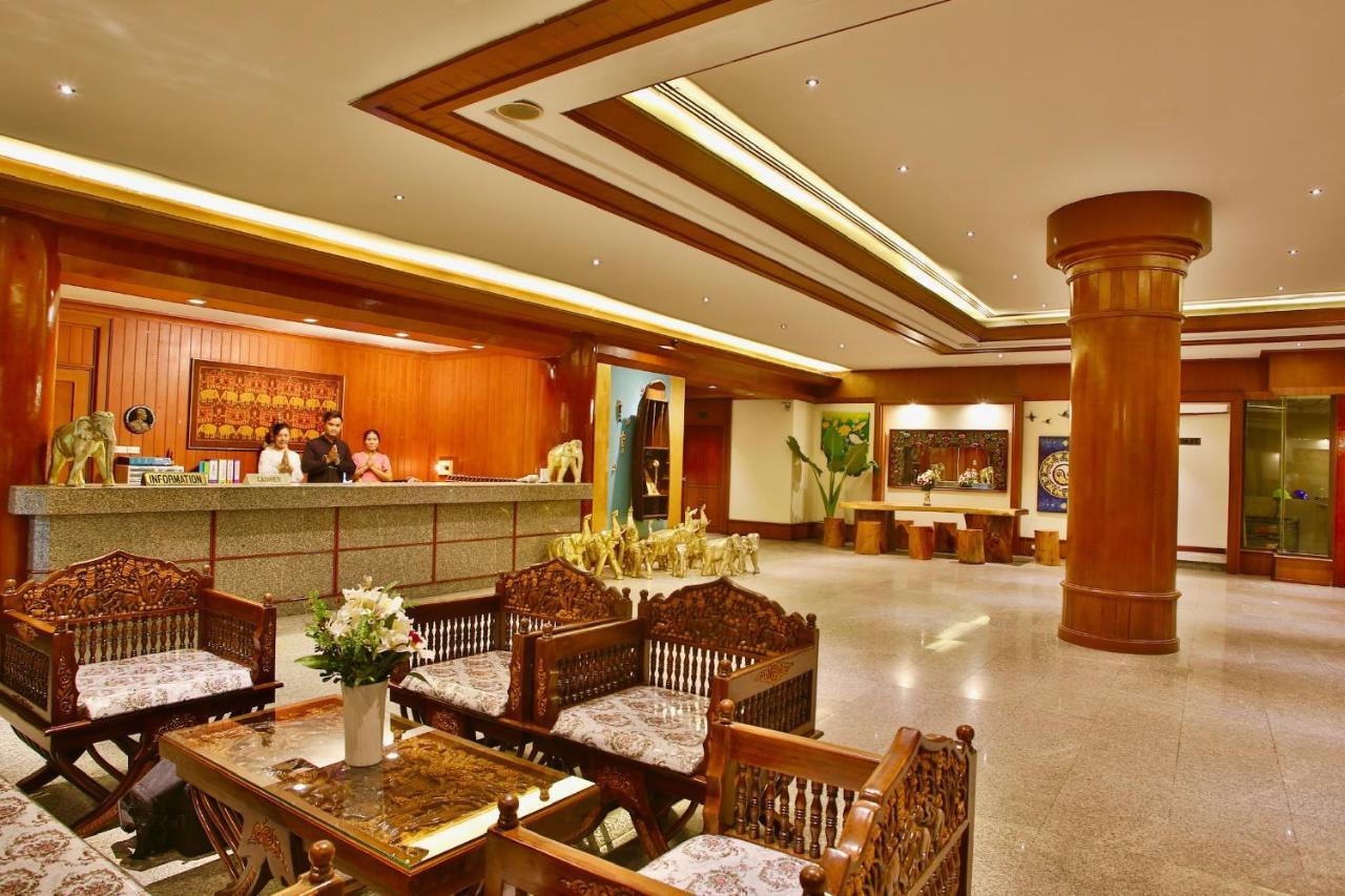Thapaeplacehotel Chiang Mai Buitenkant foto