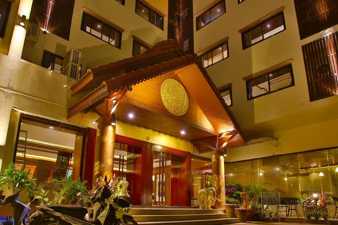 Thapaeplacehotel Chiang Mai Buitenkant foto