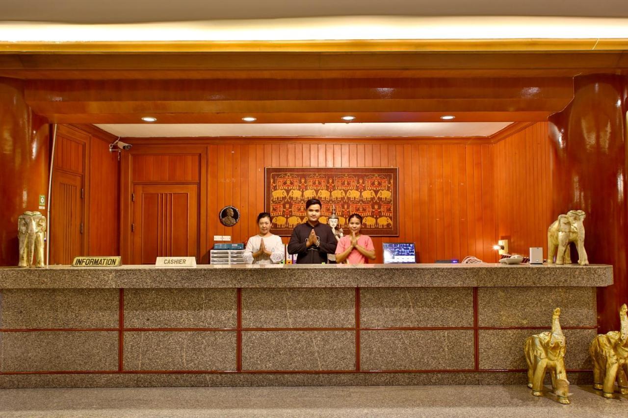 Thapaeplacehotel Chiang Mai Buitenkant foto