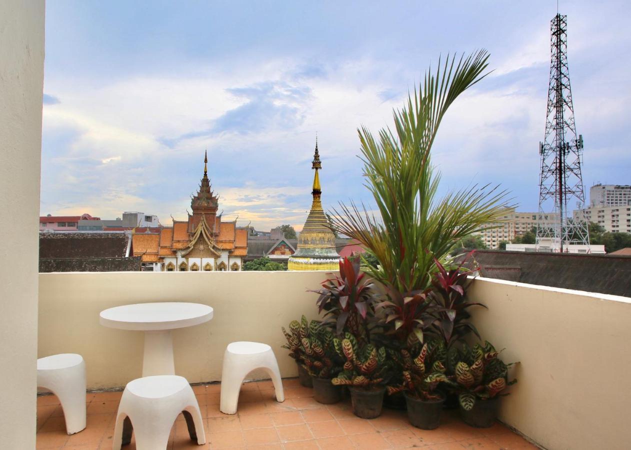 Thapaeplacehotel Chiang Mai Buitenkant foto