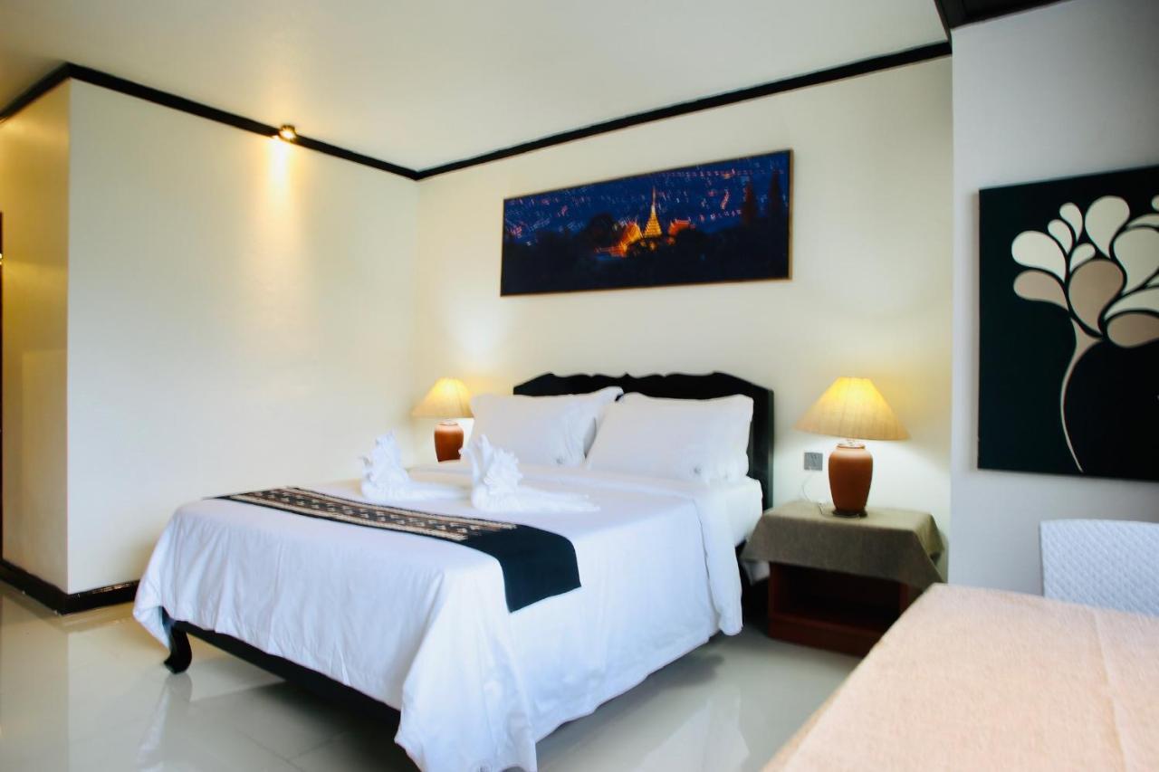 Thapaeplacehotel Chiang Mai Buitenkant foto