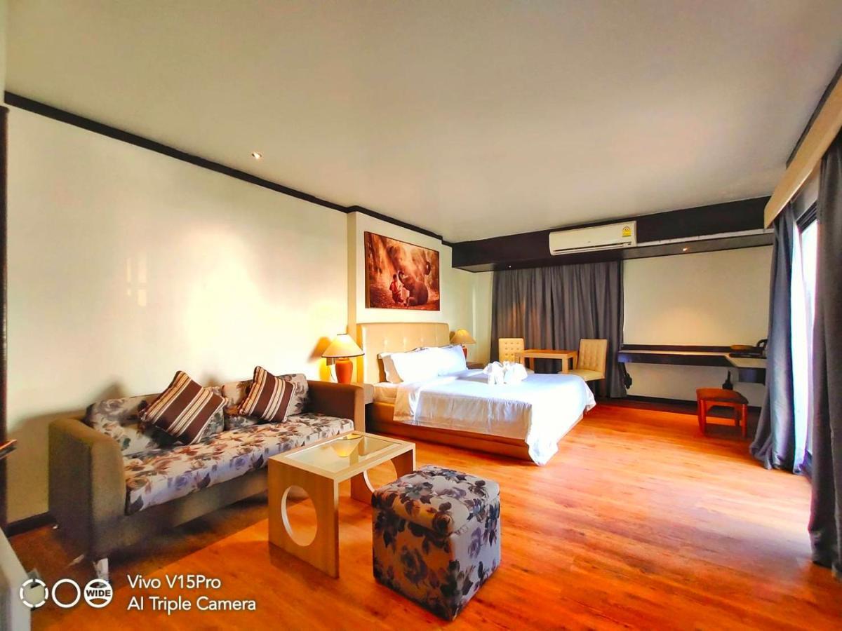 Thapaeplacehotel Chiang Mai Buitenkant foto